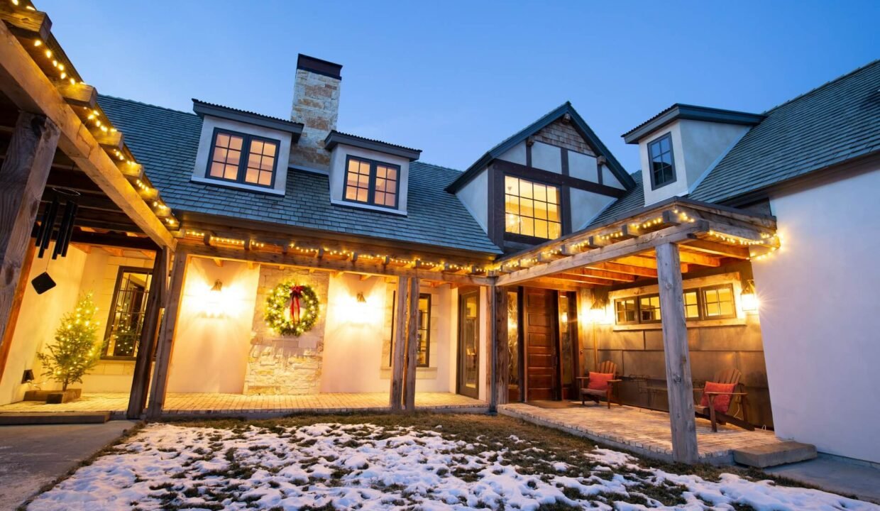 charles-moll-RTqeqbXRbcU-unsplash